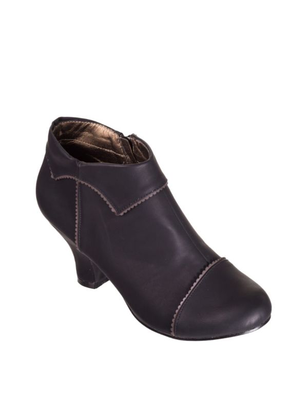 RUTH BOOTS