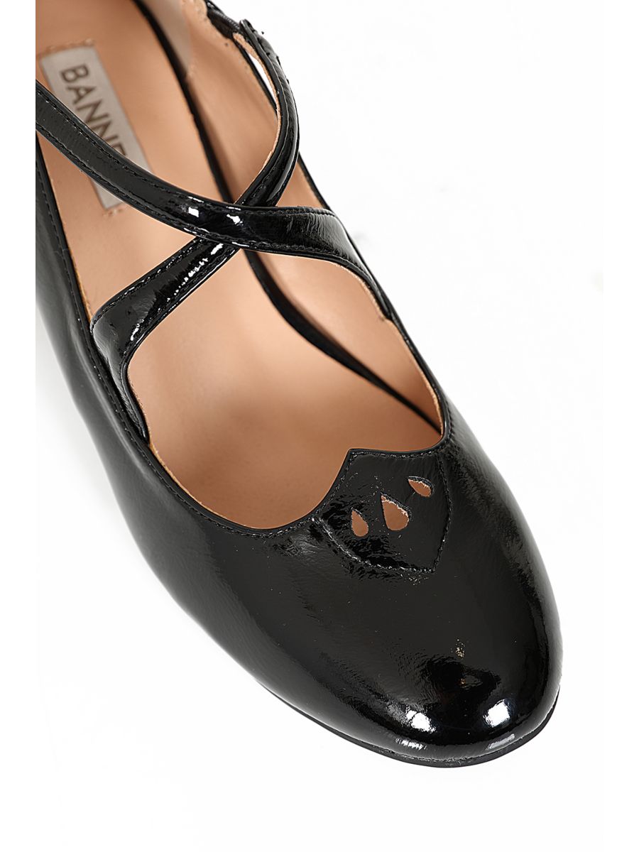 Good Day Sweetheart Banned Shoes - Classic Crossed Straps Block Heel Pumps with Patent Upper-Black