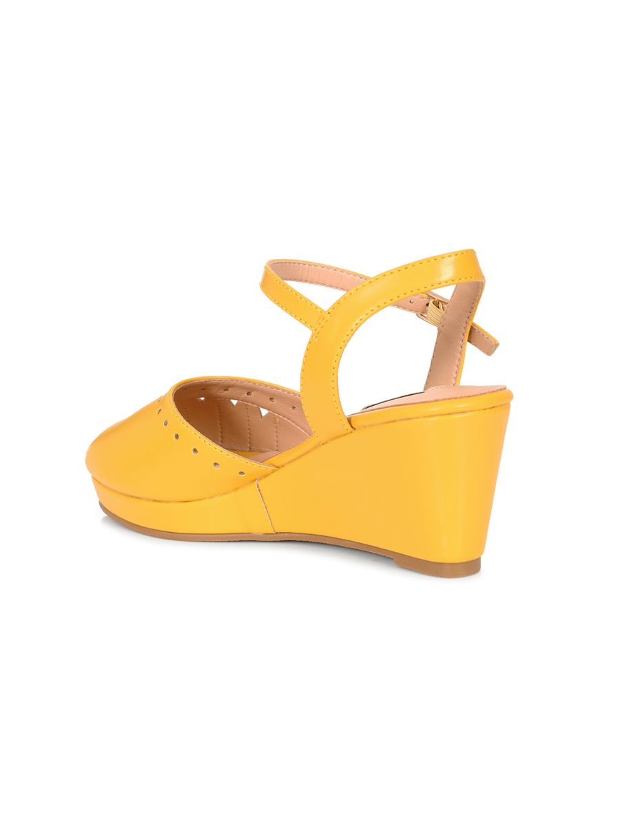 BANNED RETRO Sunny Daze Wedge 1940s-Inspired Cut-Out Peep Toe Sandals With Ankle Strap-Mustard