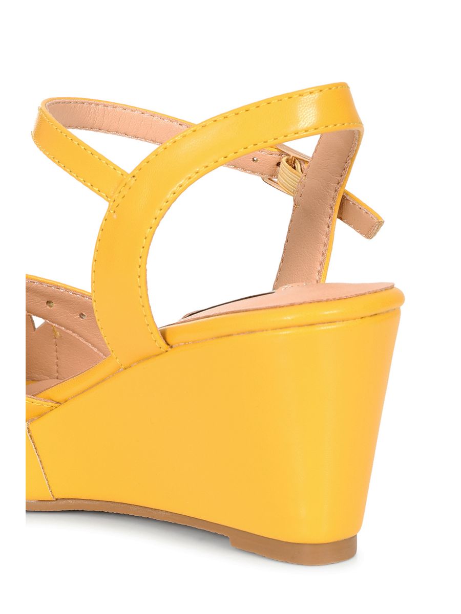 BANNED RETRO Sunny Daze Wedge 1940s-Inspired Cut-Out Peep Toe Sandals With Ankle Strap-Mustard